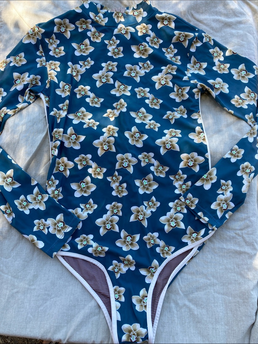 Acacia Tropic teal orchid surf suit like new XL